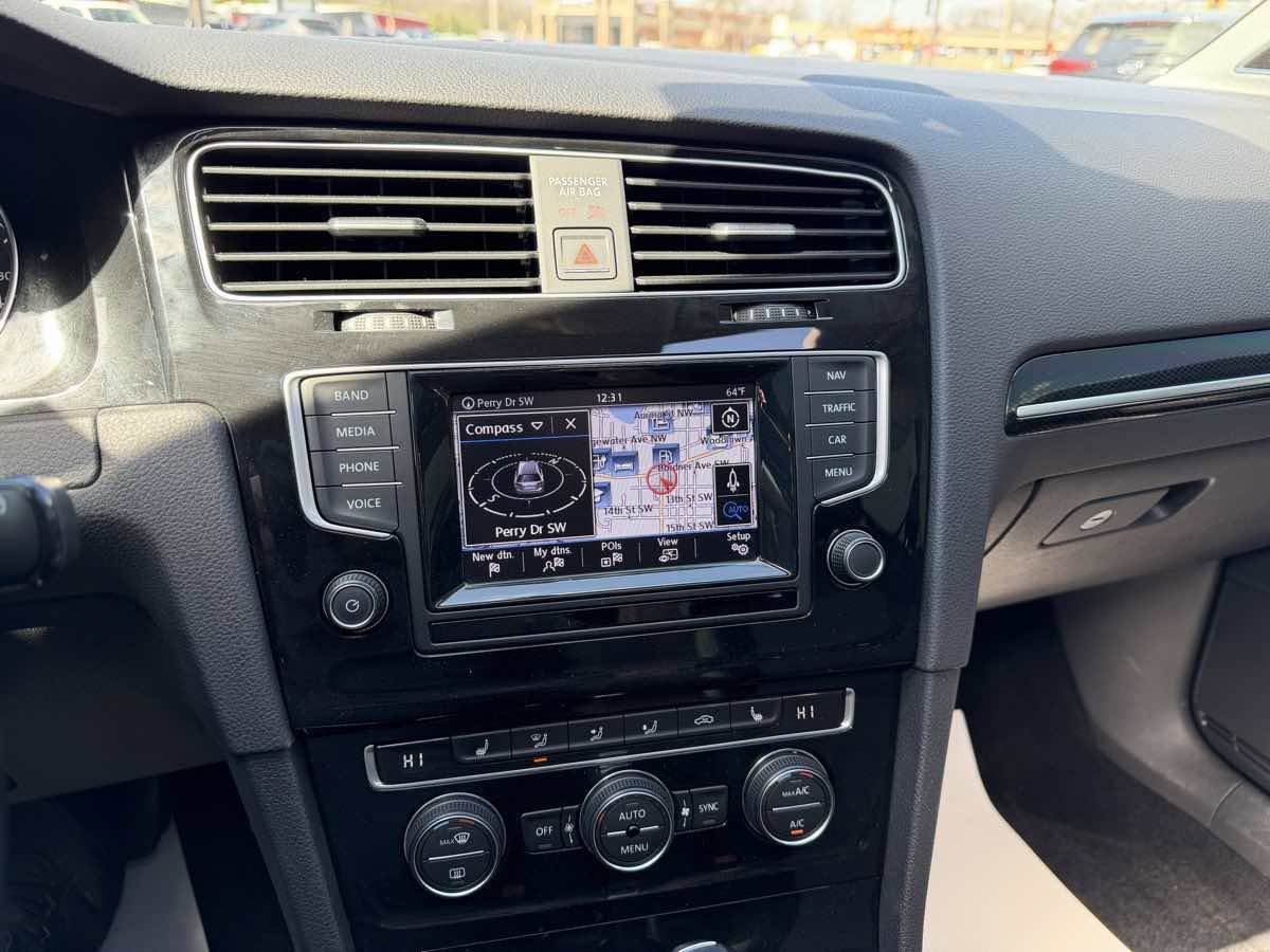 Used 2015 Volkswagen Golf SEL image 24