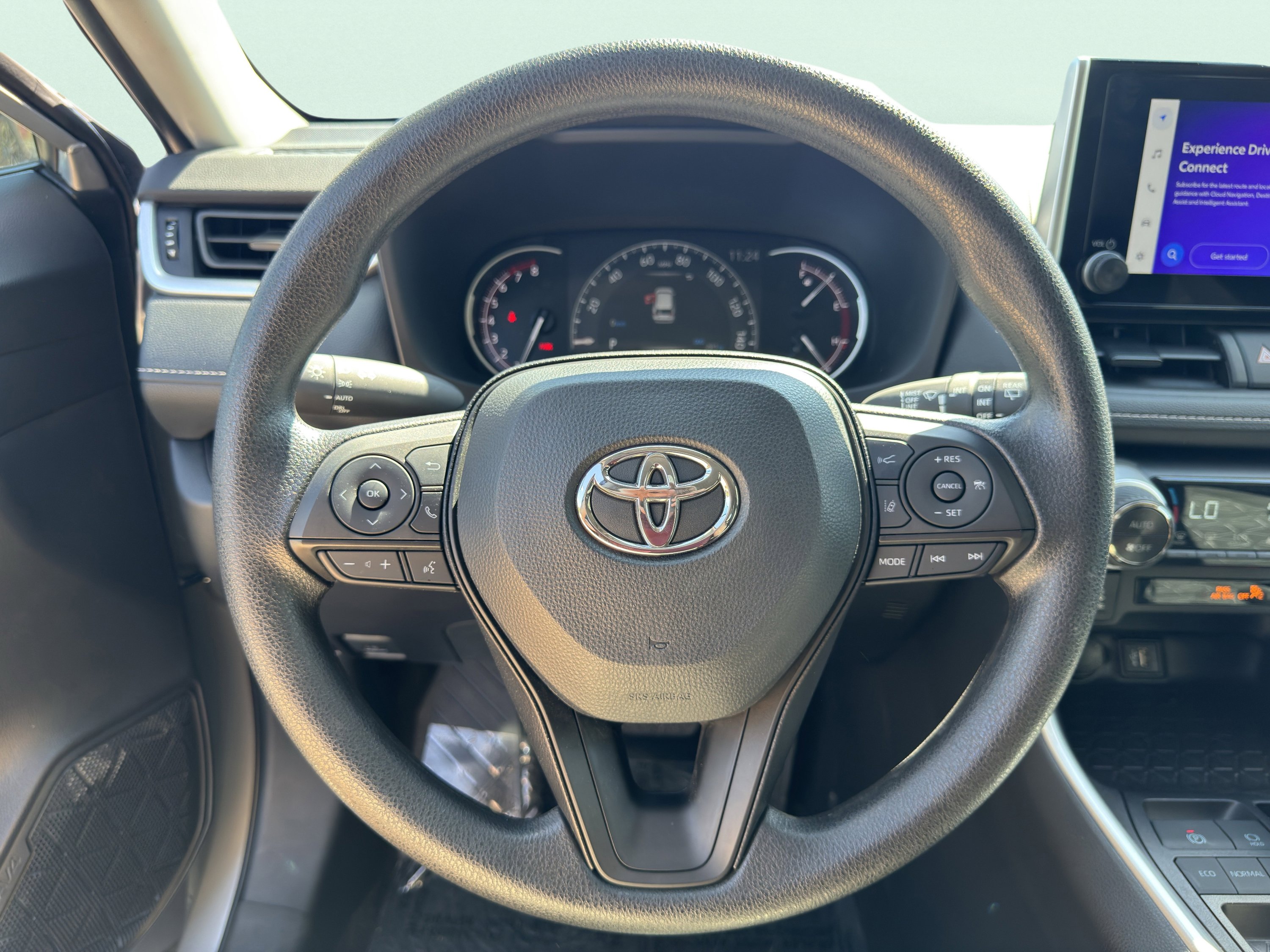 Used 2025 Toyota RAV4 XLE image 40