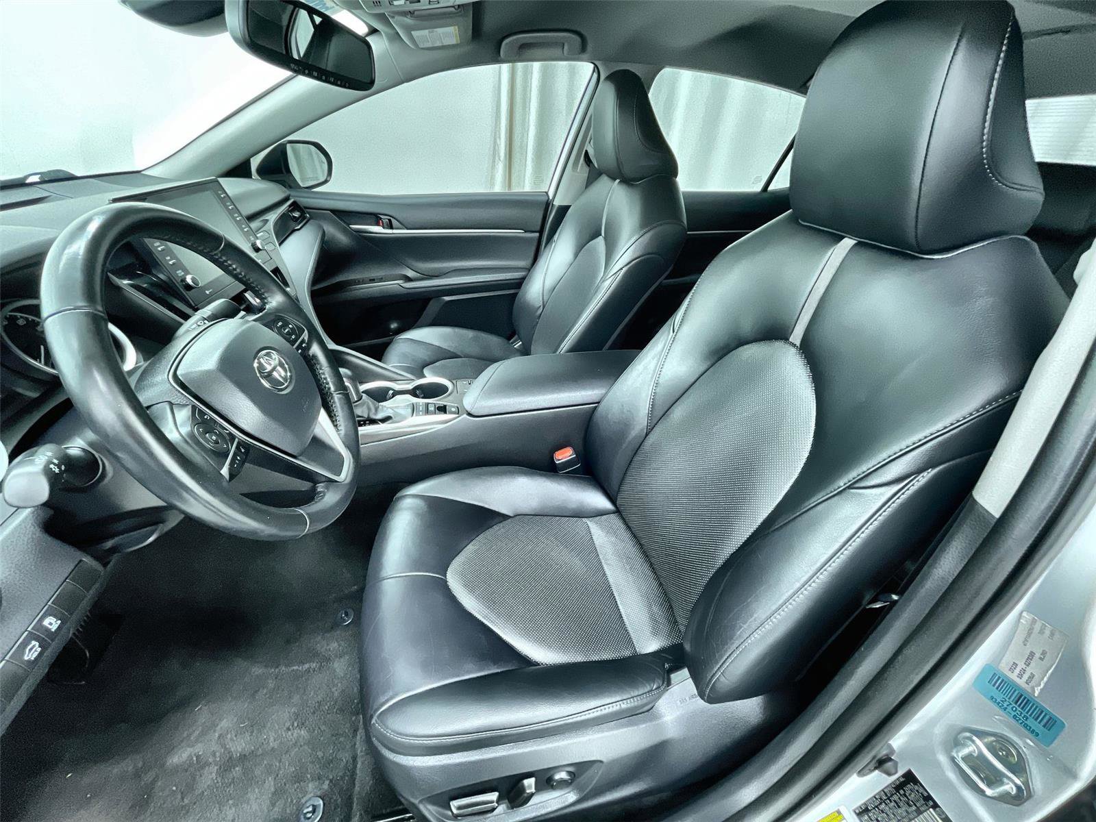 Used 2022 Toyota Camry XLE w/ Carpet Mat Package (TMS) image 19