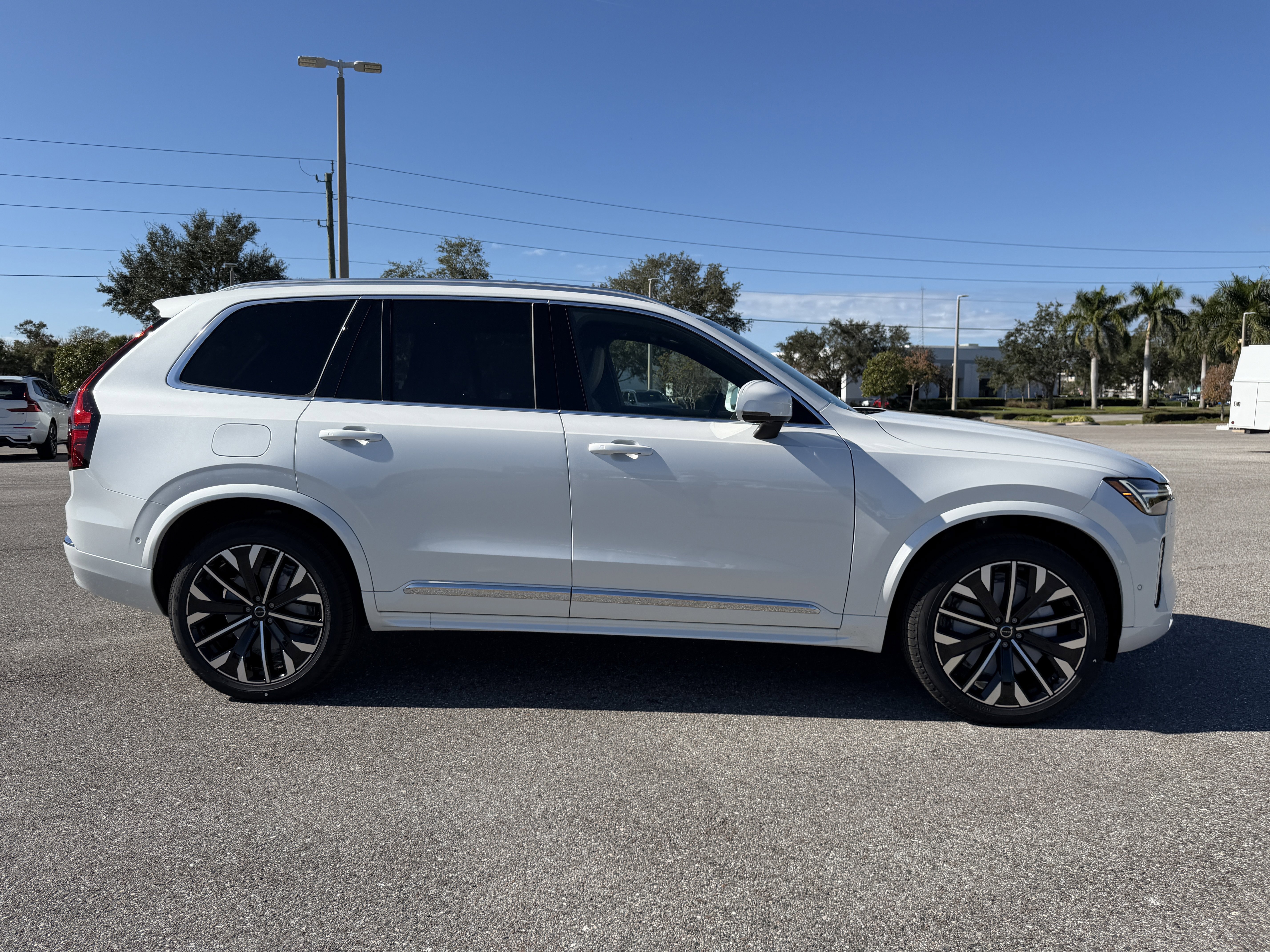 New 2026 Volvo XC90 B5 Ultra image 2