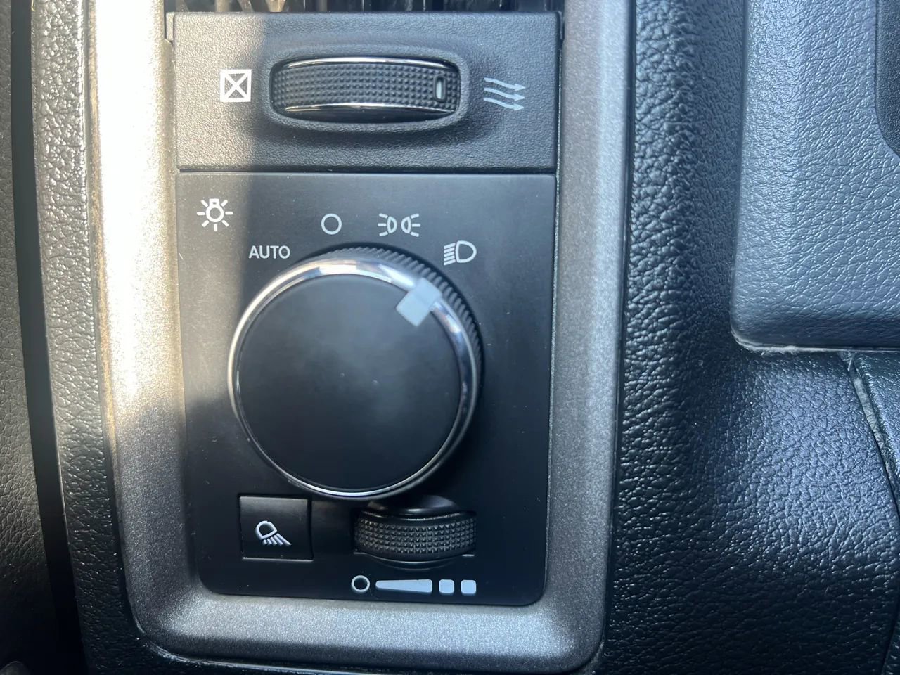 Used 2015 RAM 1500 Tradesman w/ Popular Equipment Group RWD image 28