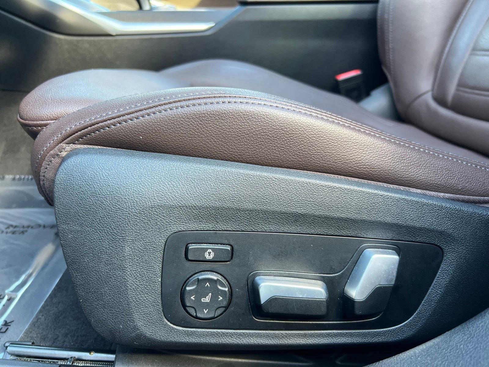 Used 2021 BMW 330e w/ Premium Package image 26