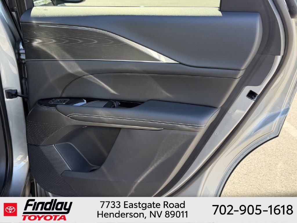Used 2024 Cadillac Lyriq Sport AWD/4WD image 17
