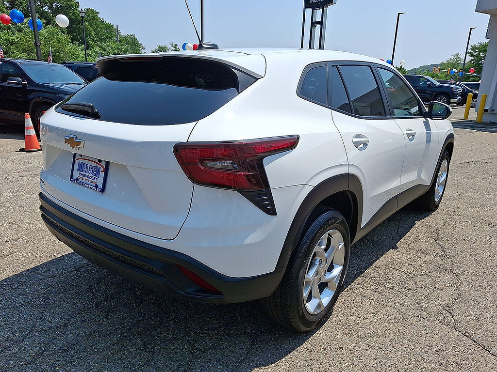 Certified 2024 Chevrolet Trax LS w/ LS Convenience Package FWD image 25