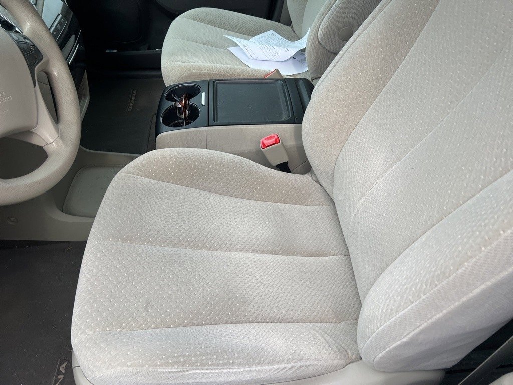 Used 2013 Toyota Sienna LE image 7