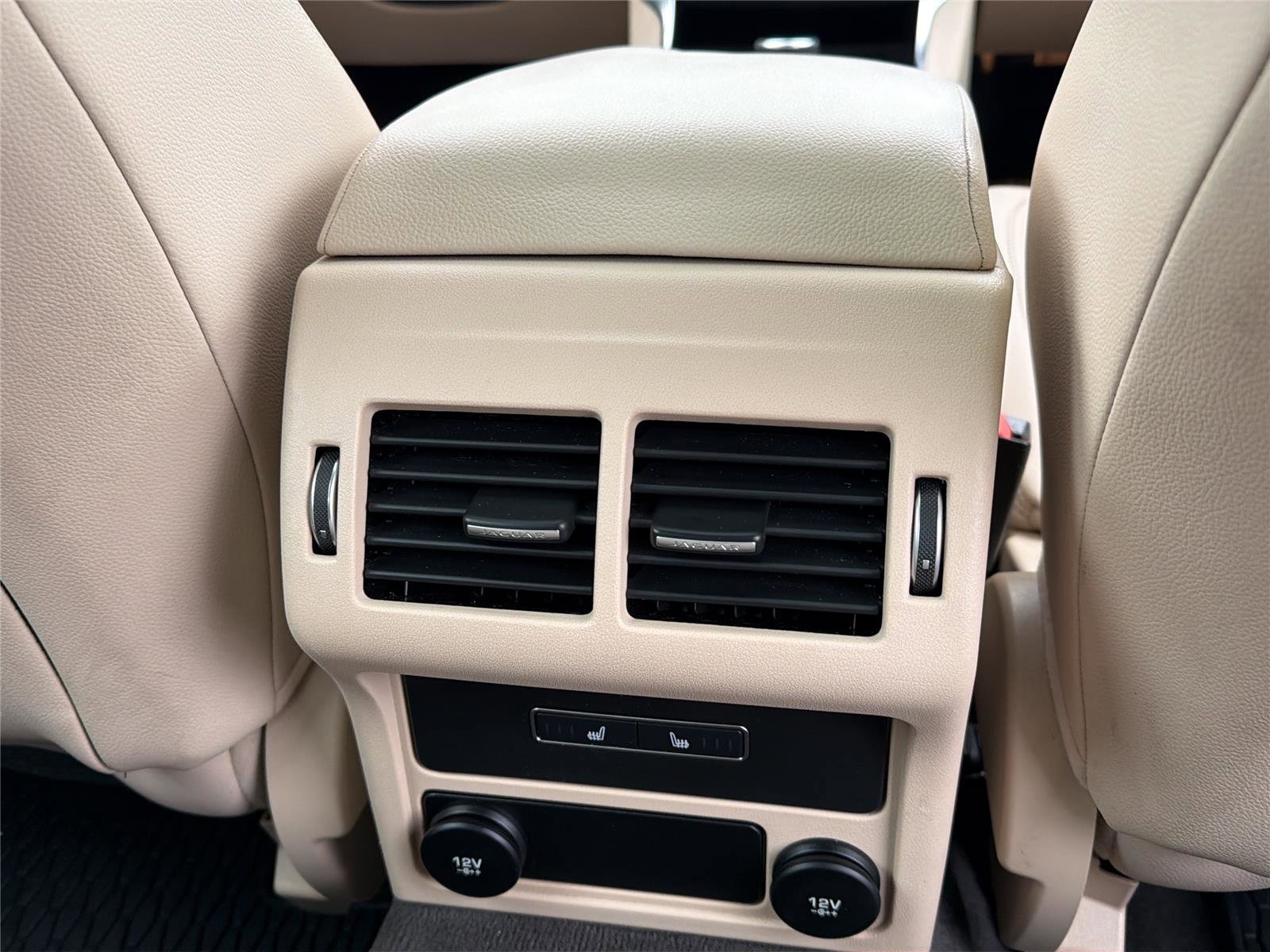 Used 2020 Jaguar XF Premium image 26