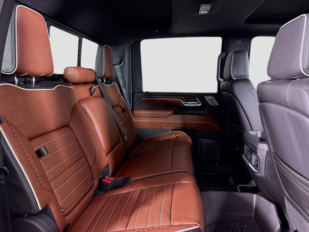 New 2026 GMC Sierra 3500 Denali Ultimate w/ LPO, Black Badging Package image 29