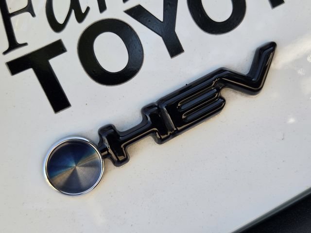 Used 2025 Toyota Camry SE w/ Convenience Package FWD image 11