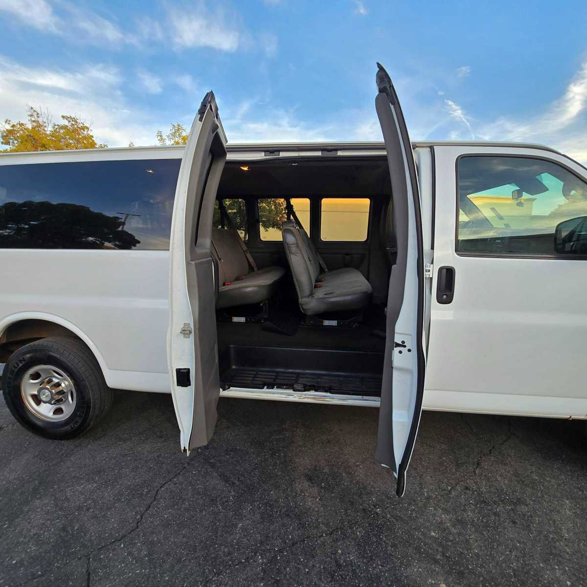 Used 2020 Chevrolet Express 3500 LT w/ LT Preferred Equipment Group image 13