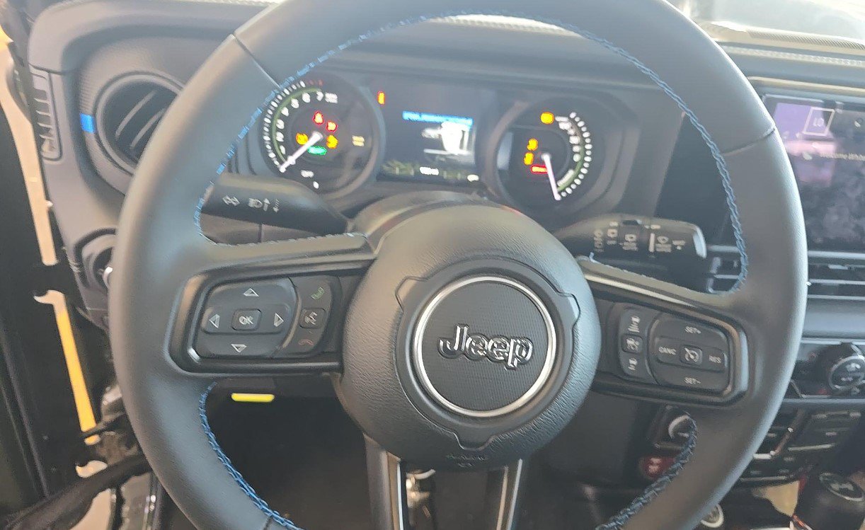 Used 2024 Jeep Wrangler Unlimited Rubicon 4xe w/ Safety Group AWD/4WD image 8