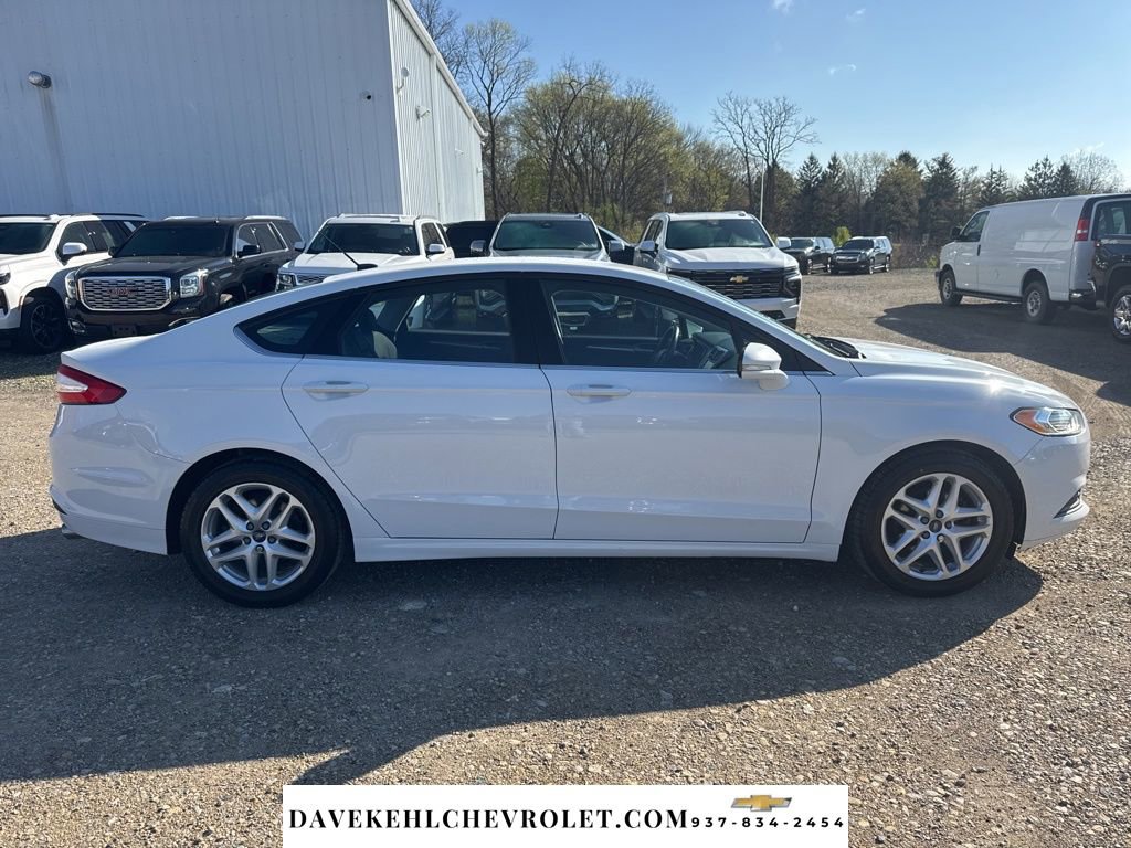 Used 2016 Ford Fusion SE FWD image 2