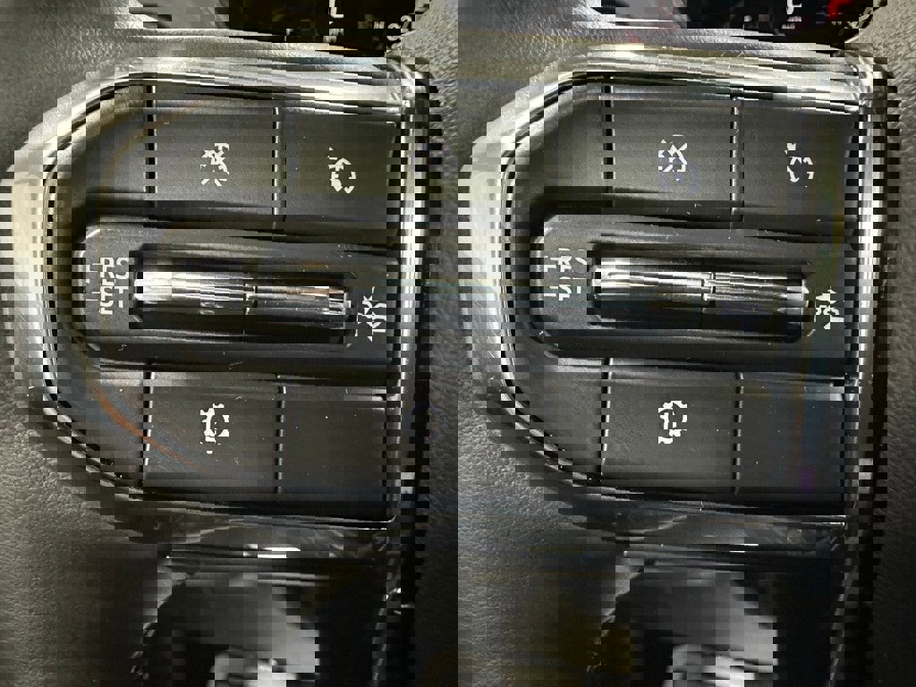 Used 2025 GMC Yukon XL Denali w/ Sun & Power Step Package image 20