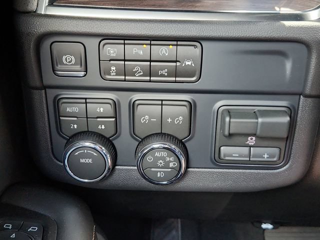 New 2026 Chevrolet Tahoe Premier w/ Sun And Tow Package AWD/4WD image 24