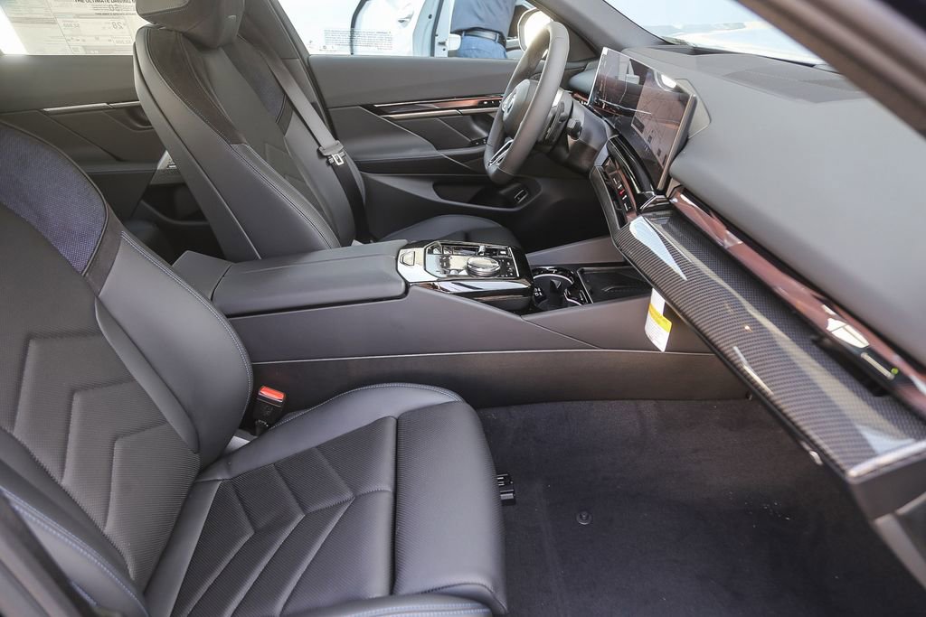 New 2026 BMW 540i xDrive w/ M Sport Package AWD/4WD image 13