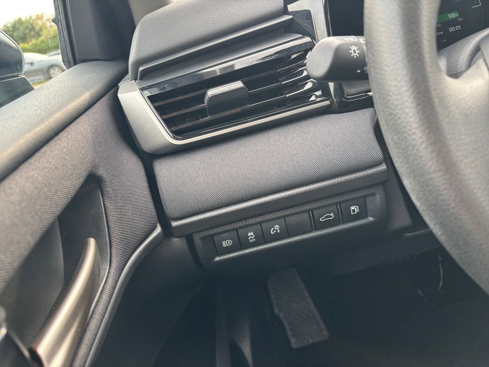 Used 2025 Toyota Camry LE image 33