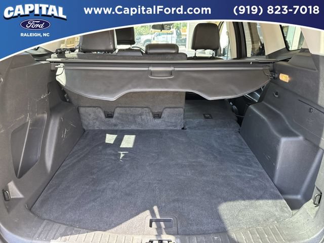 Used 2017 Ford Escape SE w/ SE Sport Appearance Package AWD/4WD image 16