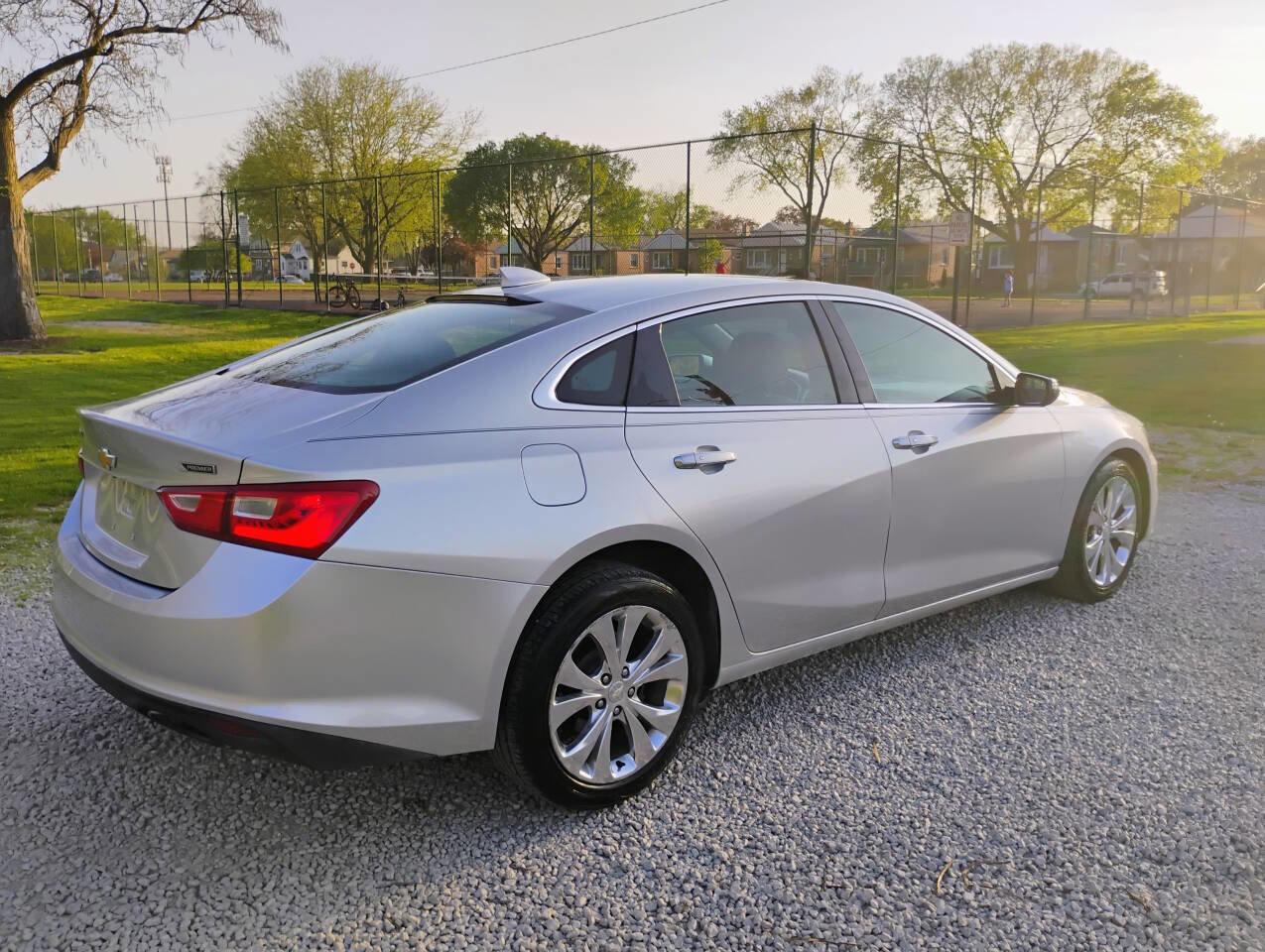 Used 2017 Chevrolet Malibu Premier FWD image 6