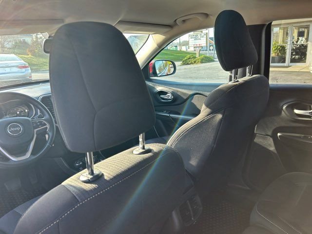 Used 2017 Jeep Cherokee Latitude w/ Safety/Convenience Group image 18