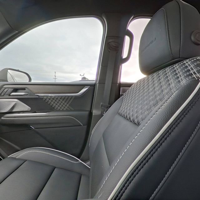 Used 2025 GMC Acadia Denali w/ Super Cruise Package image 28