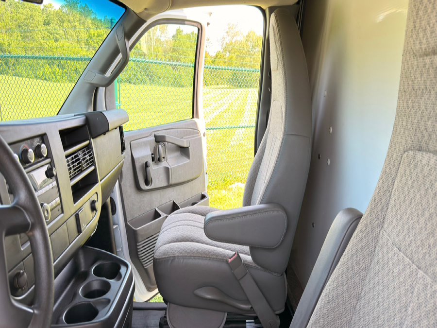 Used 2016 GMC Savana 3500 RWD image 26