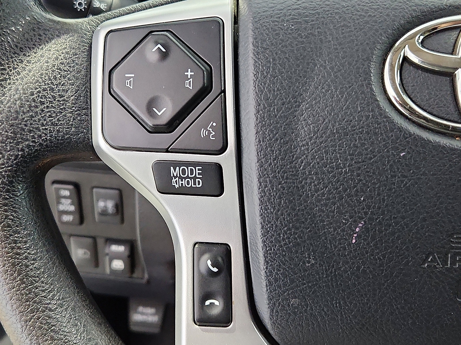 Used 2019 Toyota Tundra SR5 w/ SR5 Upgrade Package AWD/4WD image 17