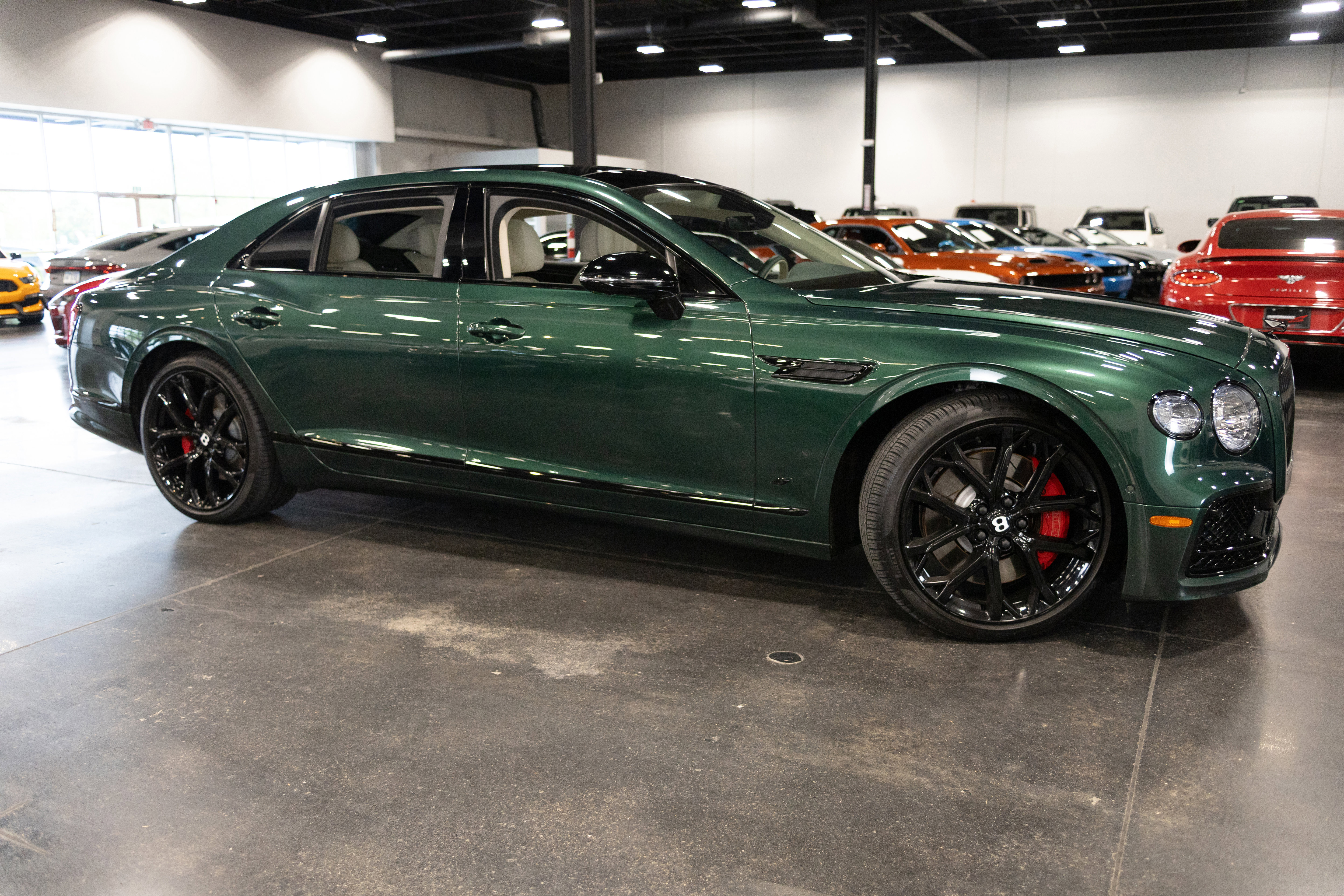 Used 2023 Bentley Flying Spur Plug-In Hybrid AWD/4WD image 9