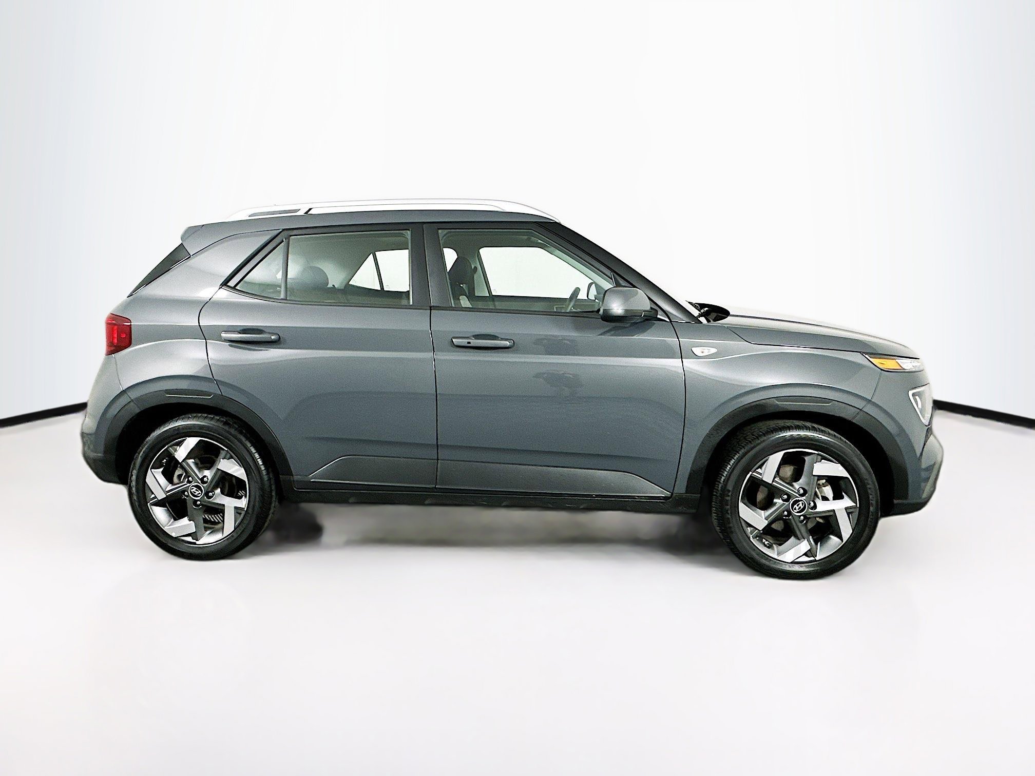 Used 2025 Hyundai Venue SEL FWD image 10