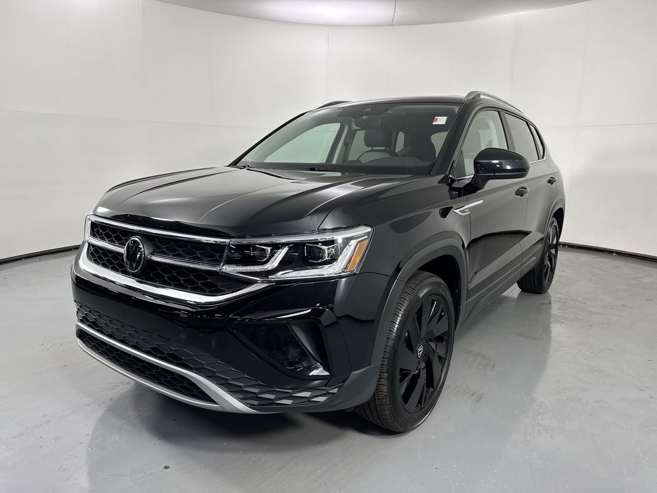 Used 2024 Volkswagen Taos SEL AWD/4WD image 3