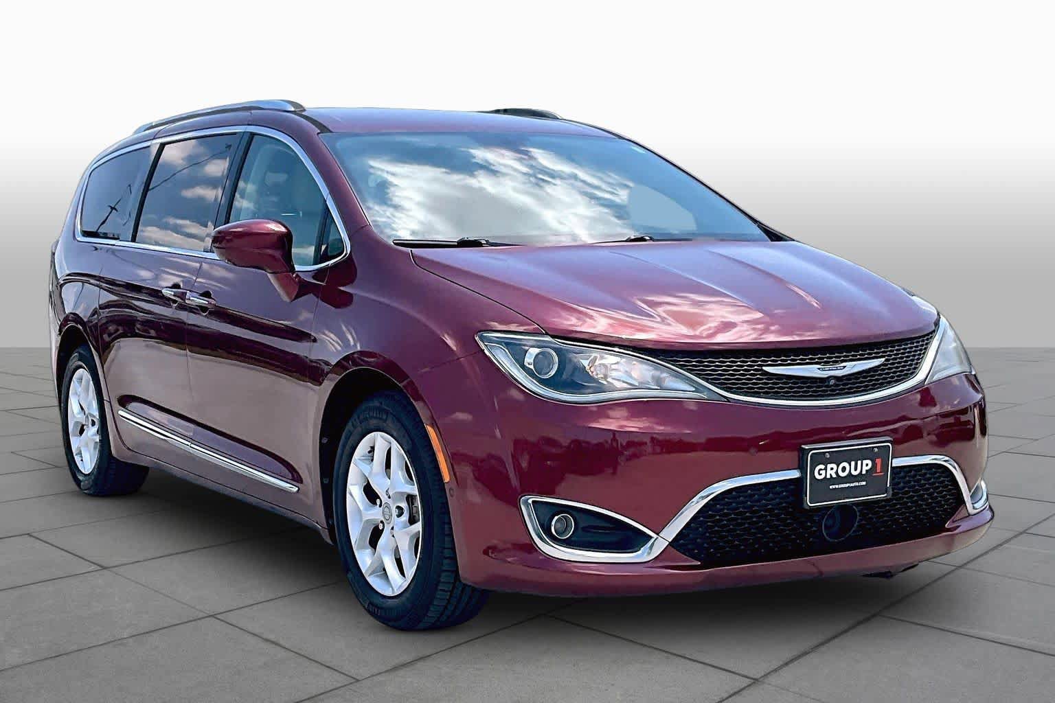 Used 2017 Chrysler Pacifica Touring-L Plus w/ Advanced Safetytec Group FWD image 3