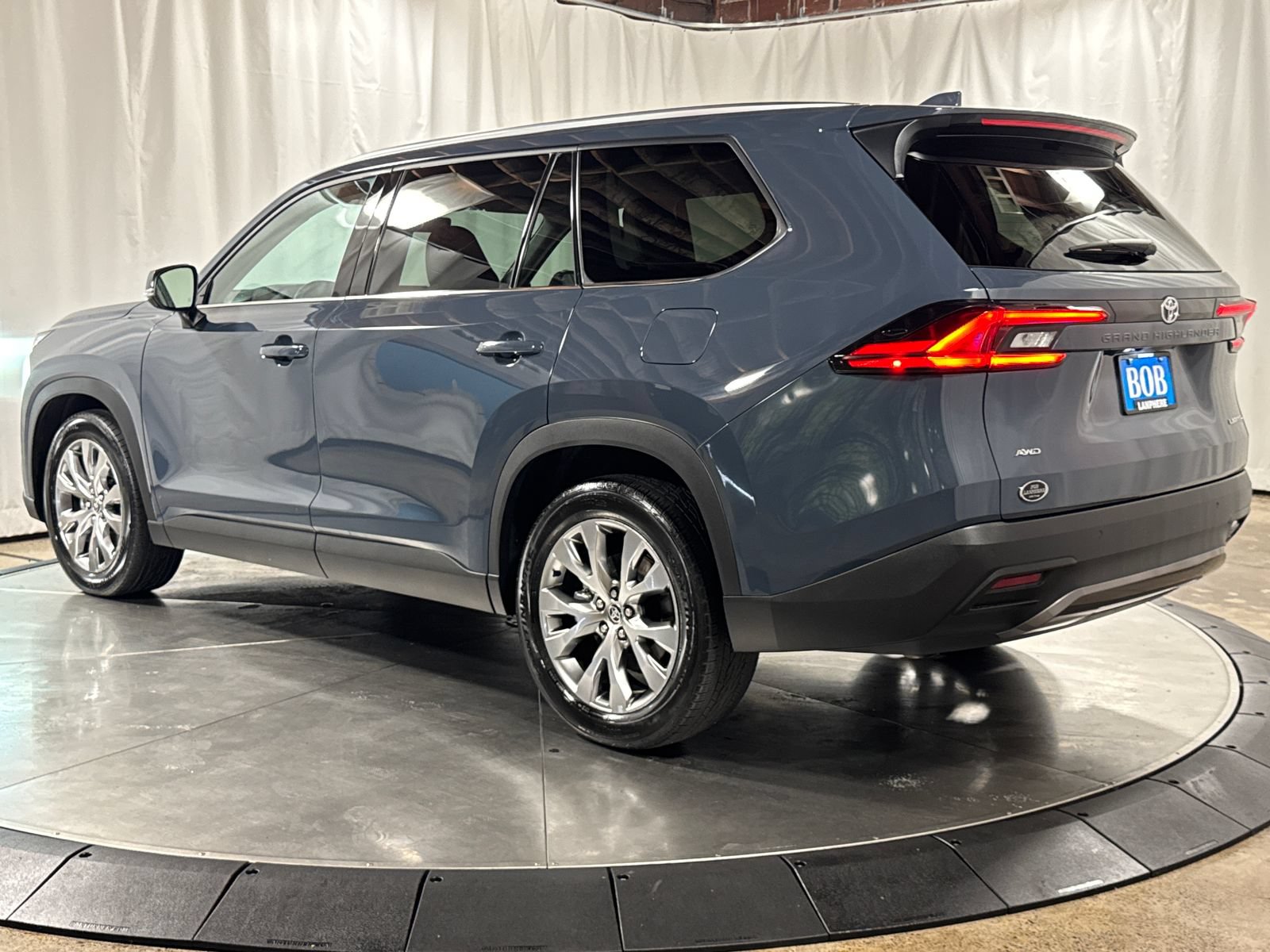 Used 2024 Toyota Grand Highlander AWD image 9