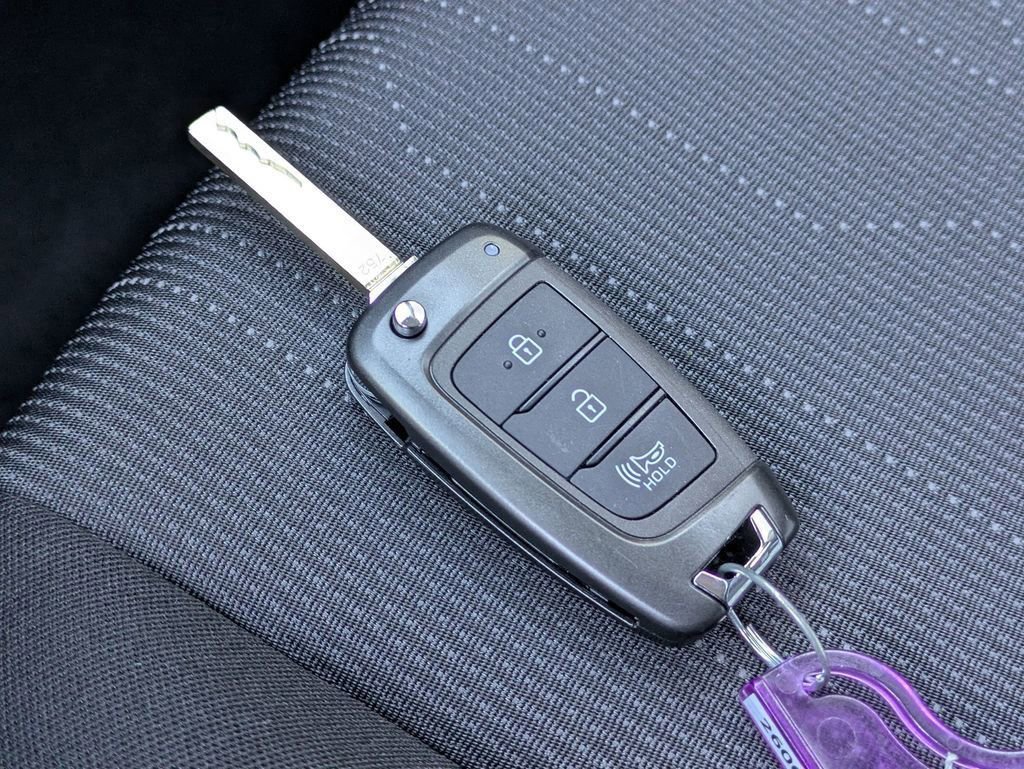 New 2026 Hyundai Venue SE image 32