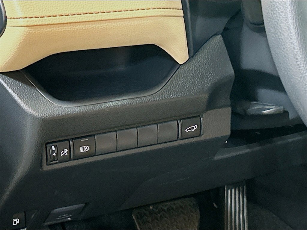 Used 2025 Toyota RAV4 XLE image 8