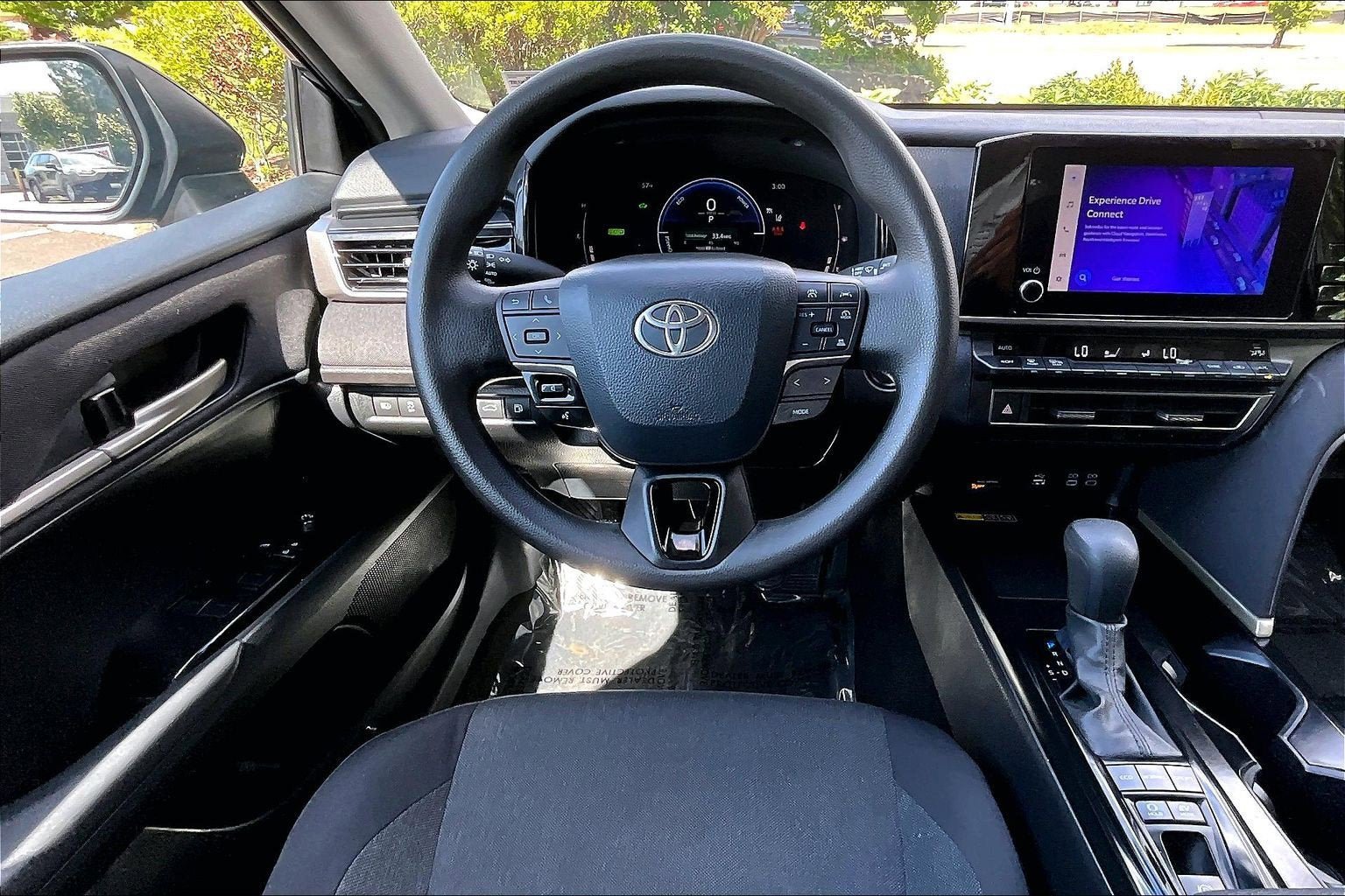 Used 2025 Toyota Camry LE FWD image 5