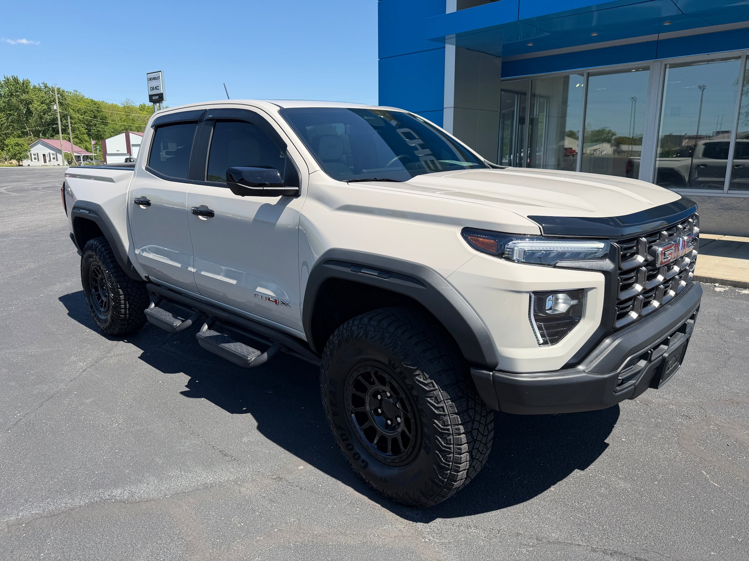 Used 2026 GMC Canyon AT4X w/ AT4X AEV Edition AWD/4WD image 3