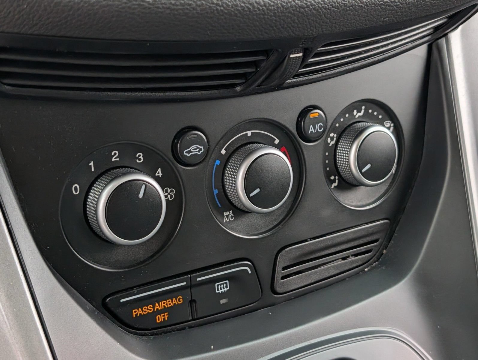 Used 2015 Ford Escape SE FWD image 6