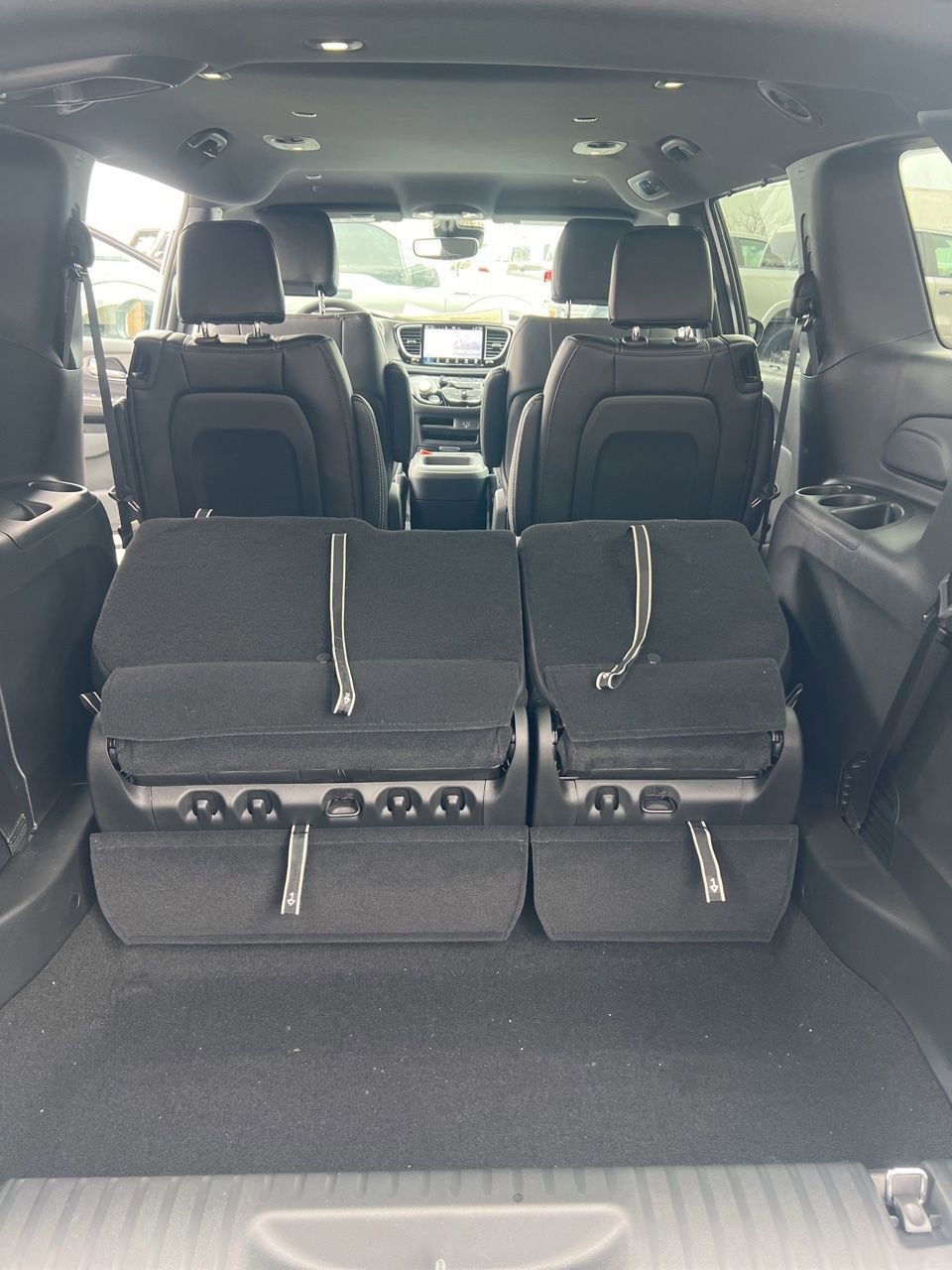 New 2026 Chrysler Pacifica Select w/ S Appearance Package image 8