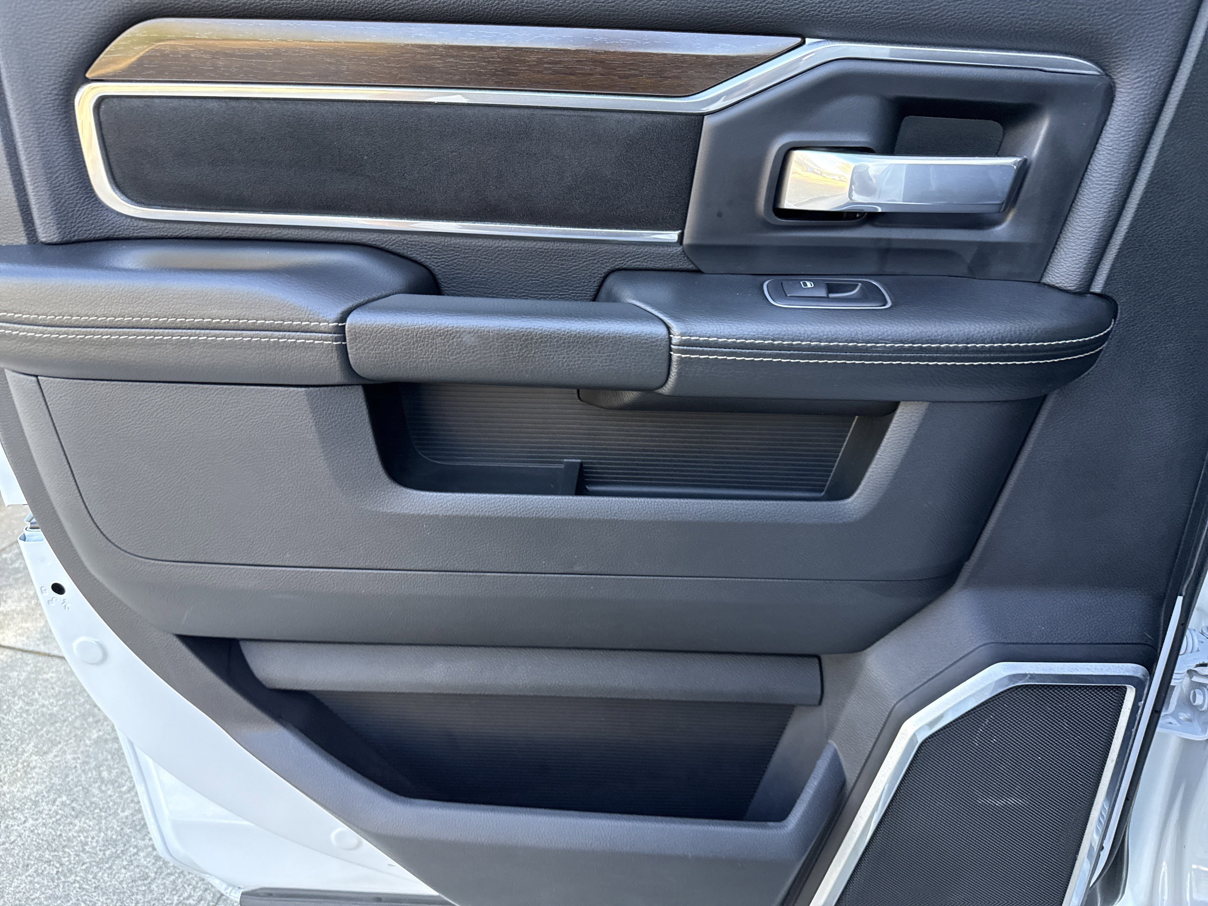 Used 2022 RAM 3500 Laramie image 20