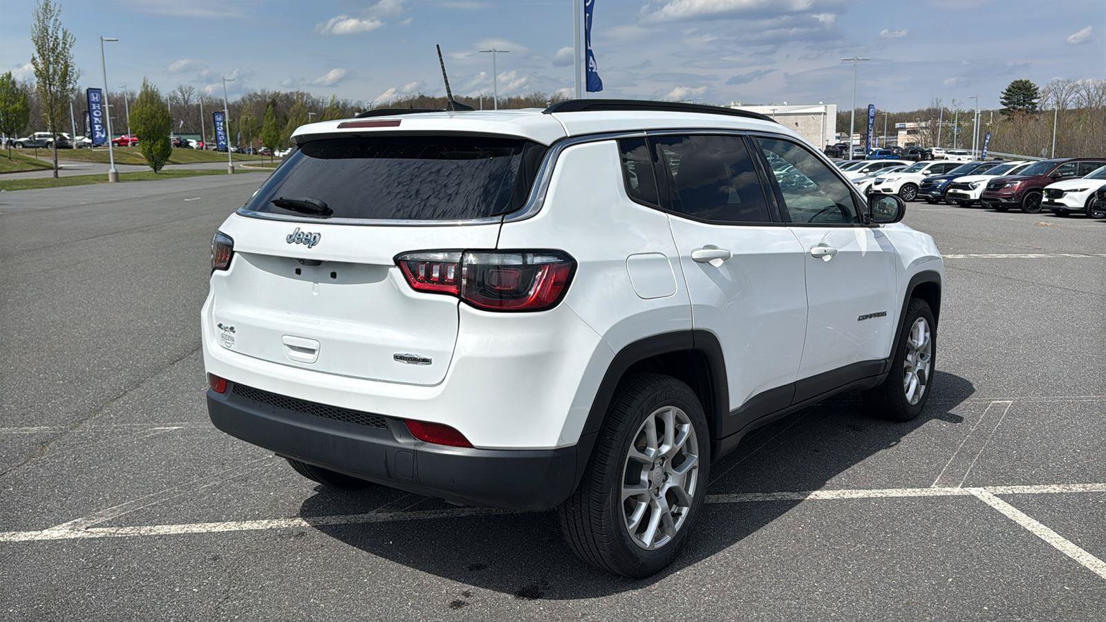 Used 2024 Jeep Compass Latitude AWD/4WD image 6