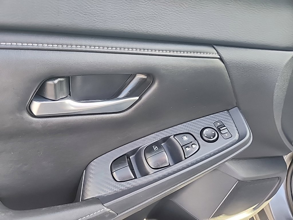 Certified 2023 Nissan Sentra SV FWD image 12