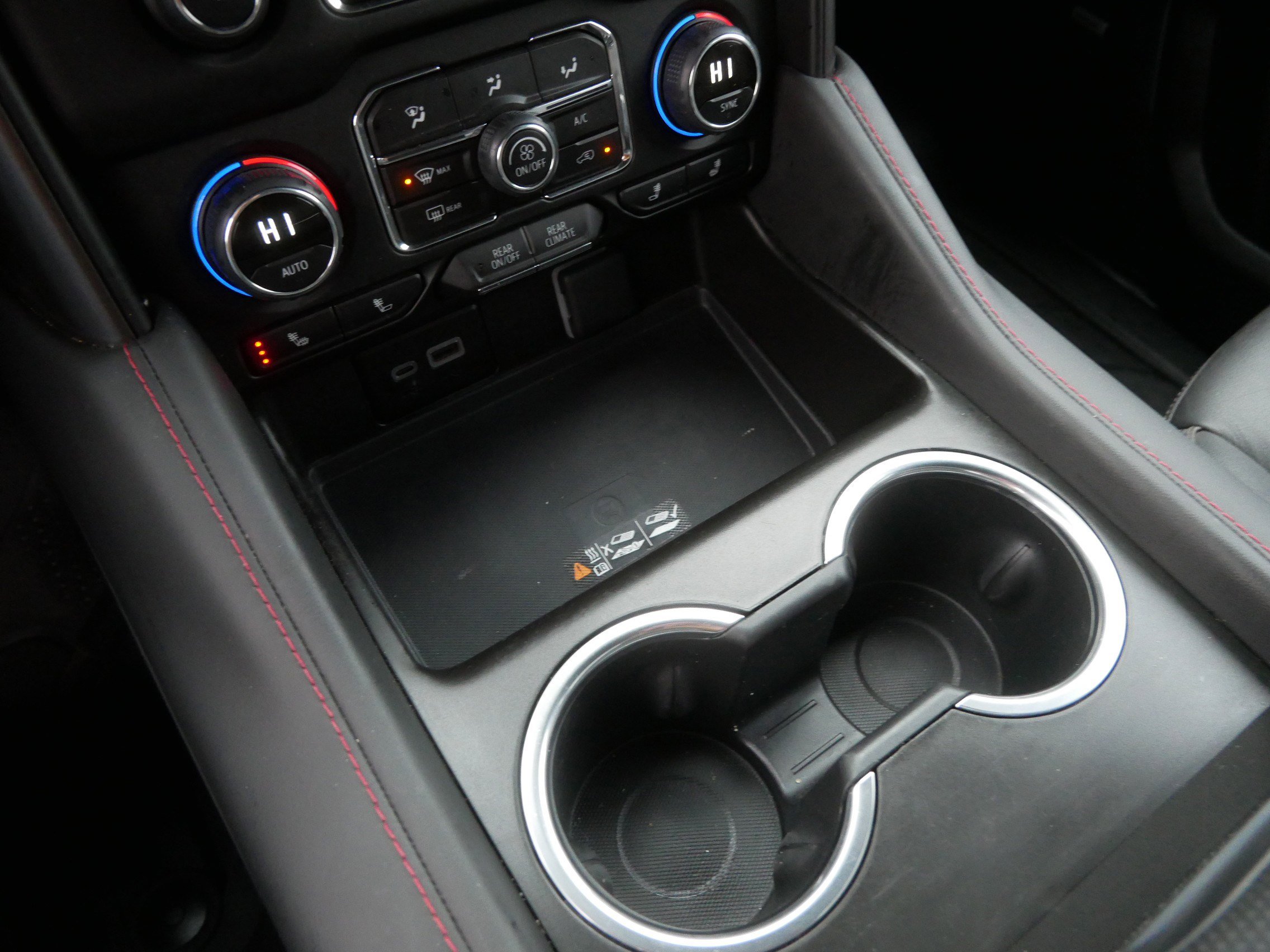 Used 2023 Chevrolet Suburban RST w/ Sport Performance Package image 31