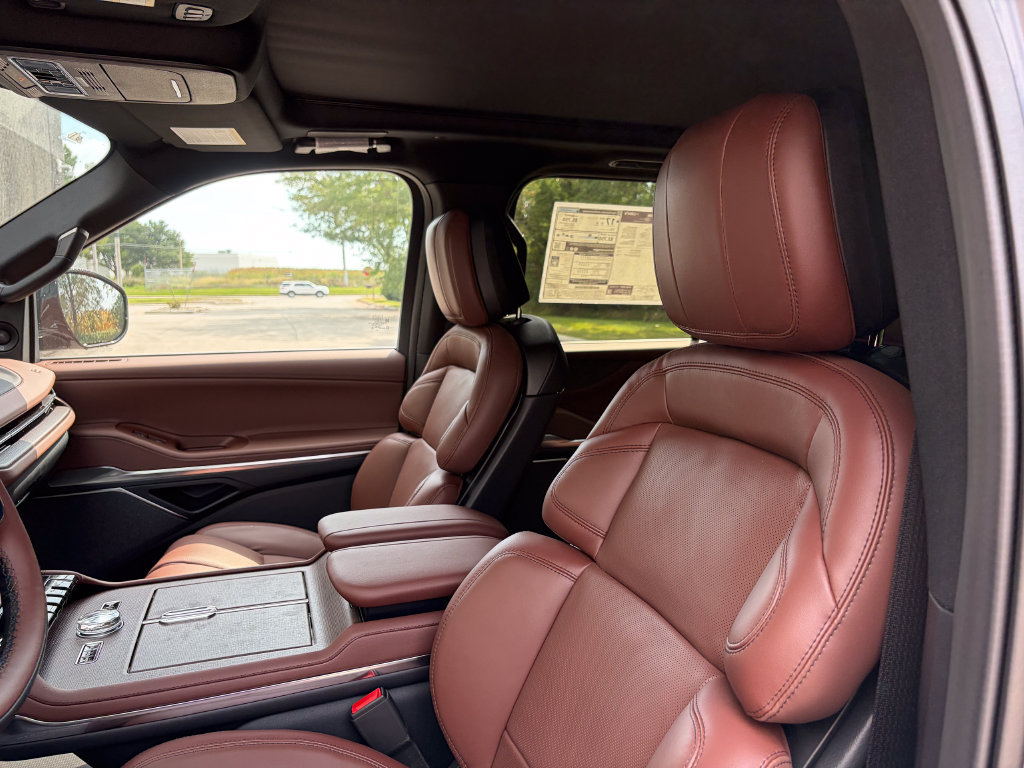 New 2027 Lincoln Navigator Reserve AWD/4WD image 12