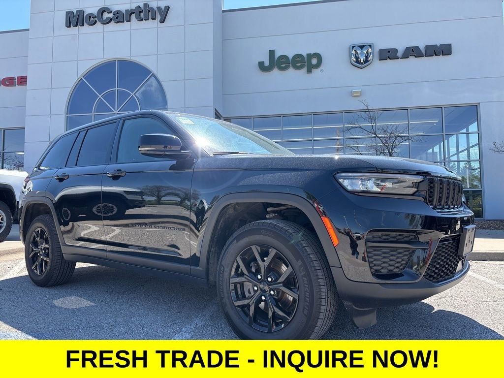 Used 2025 Jeep Grand Cherokee Altitude image 1