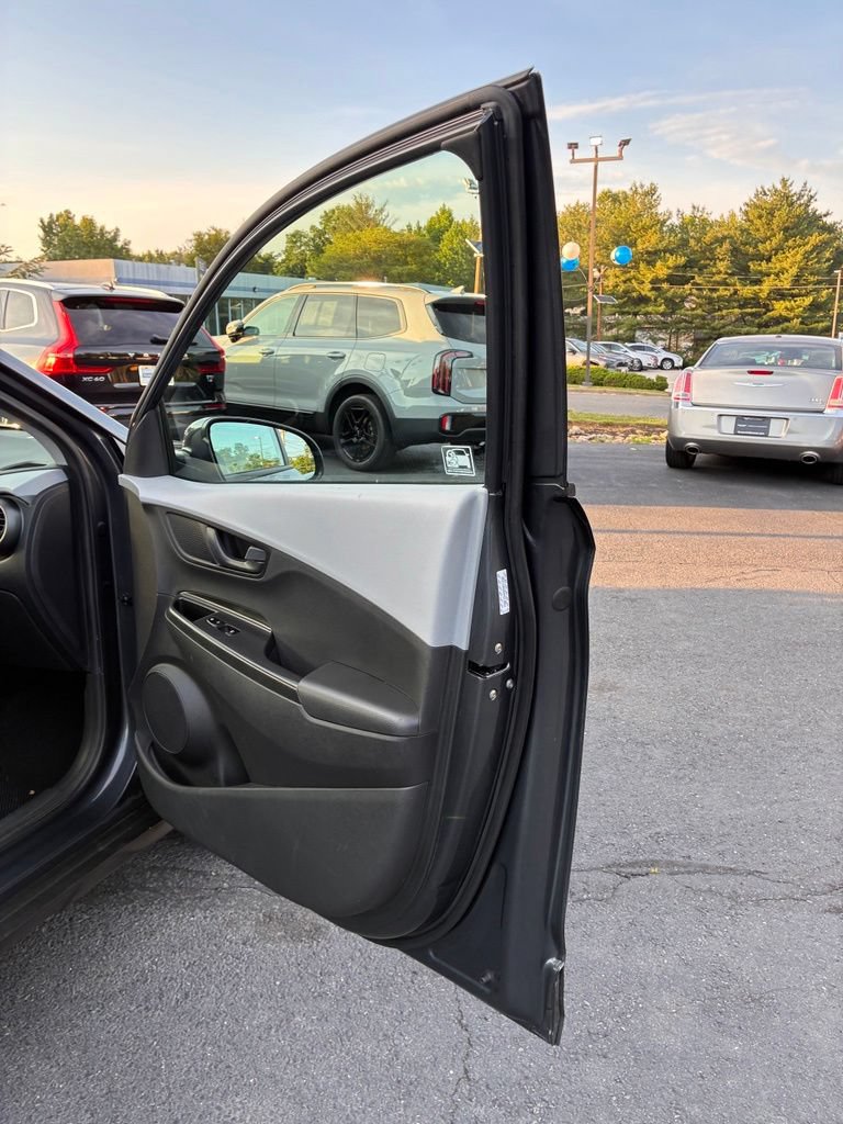 Used 2021 Hyundai Kona SE FWD image 44