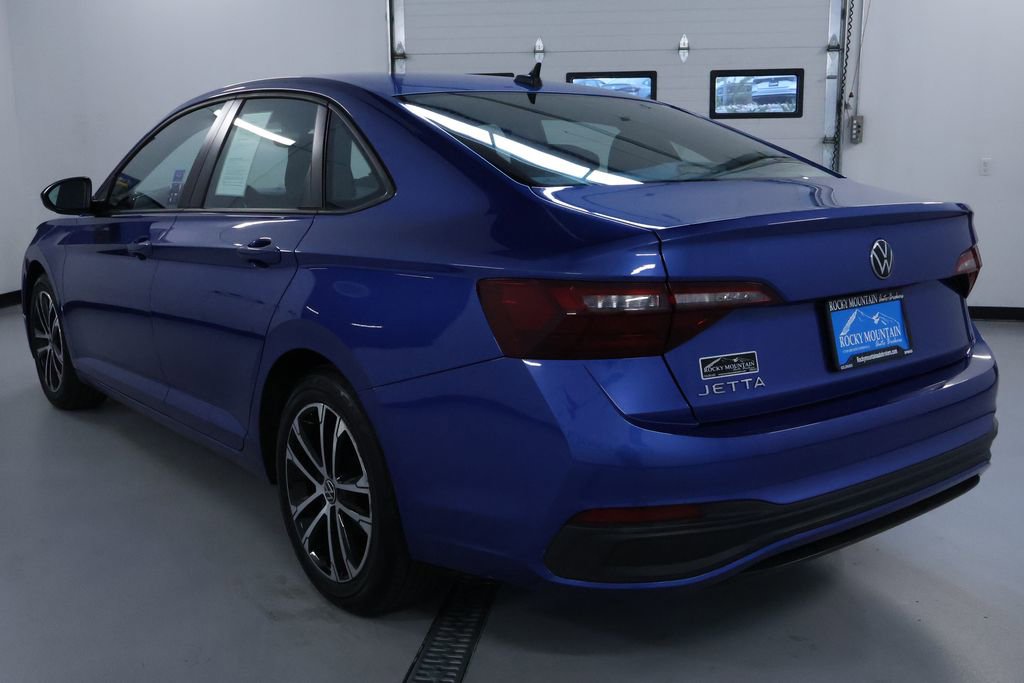 Used 2022 Volkswagen Jetta Sport image 5