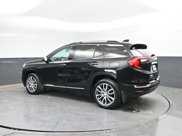 Used 2023 GMC Terrain Denali w/ Denali Premium Package AWD/4WD image 9