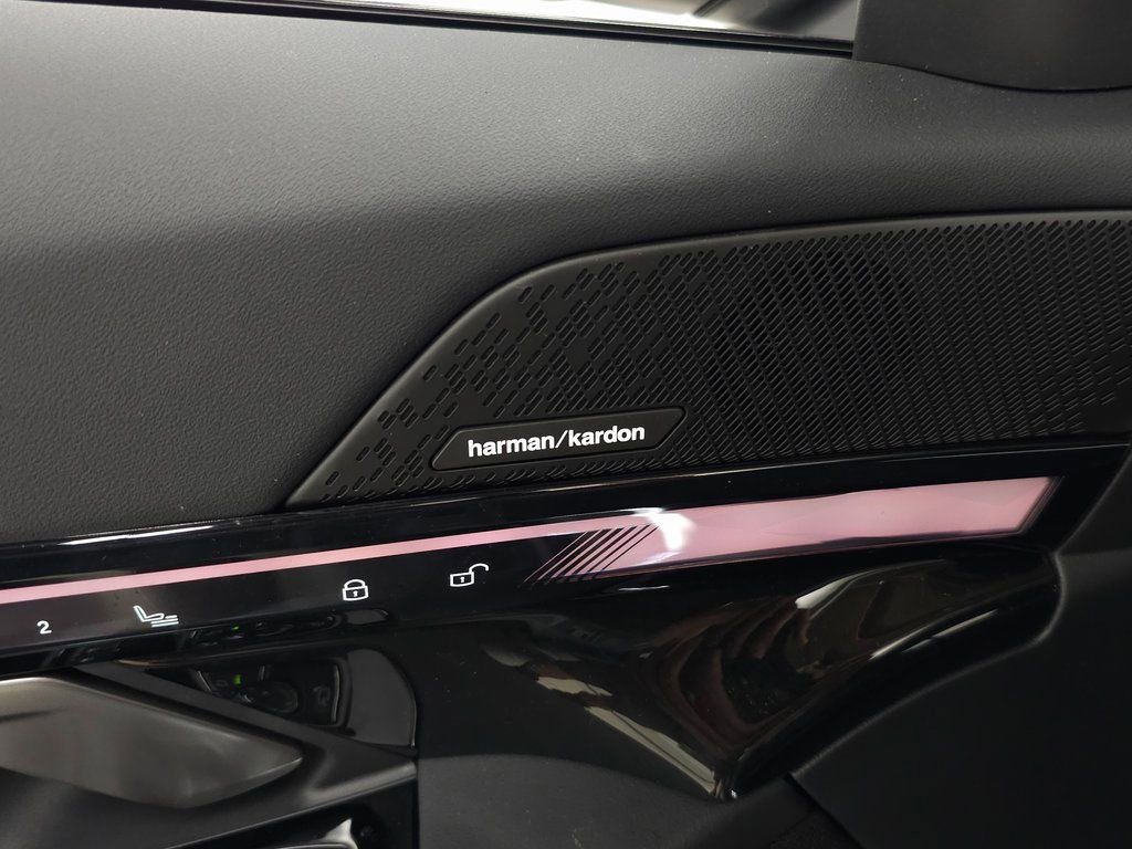 Used 2026 BMW 550e xDrive w/ Premium Package image 11