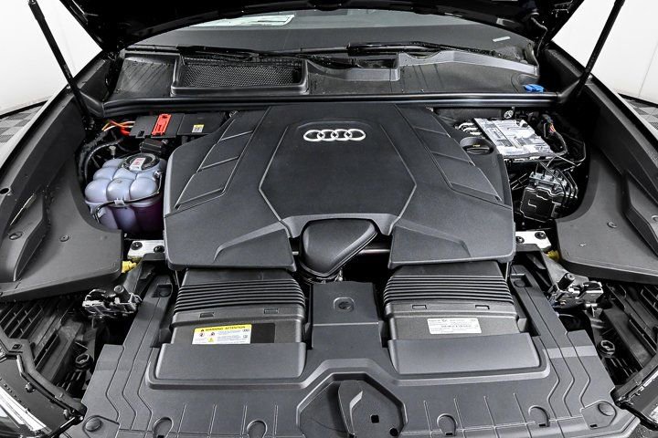 Used 2025 Audi Q8 Premium AWD/4WD image 34