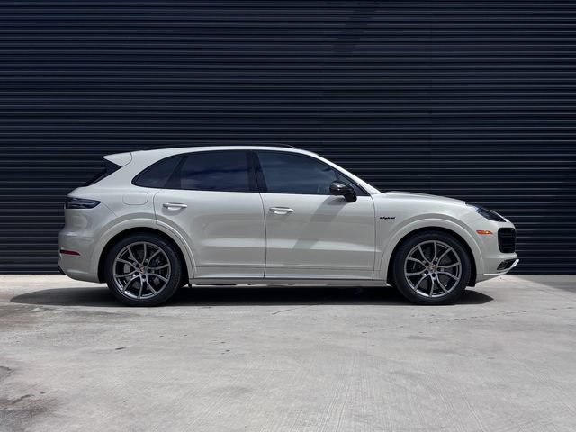 Certified 2022 Porsche Cayenne Turbo S AWD/4WD image 8