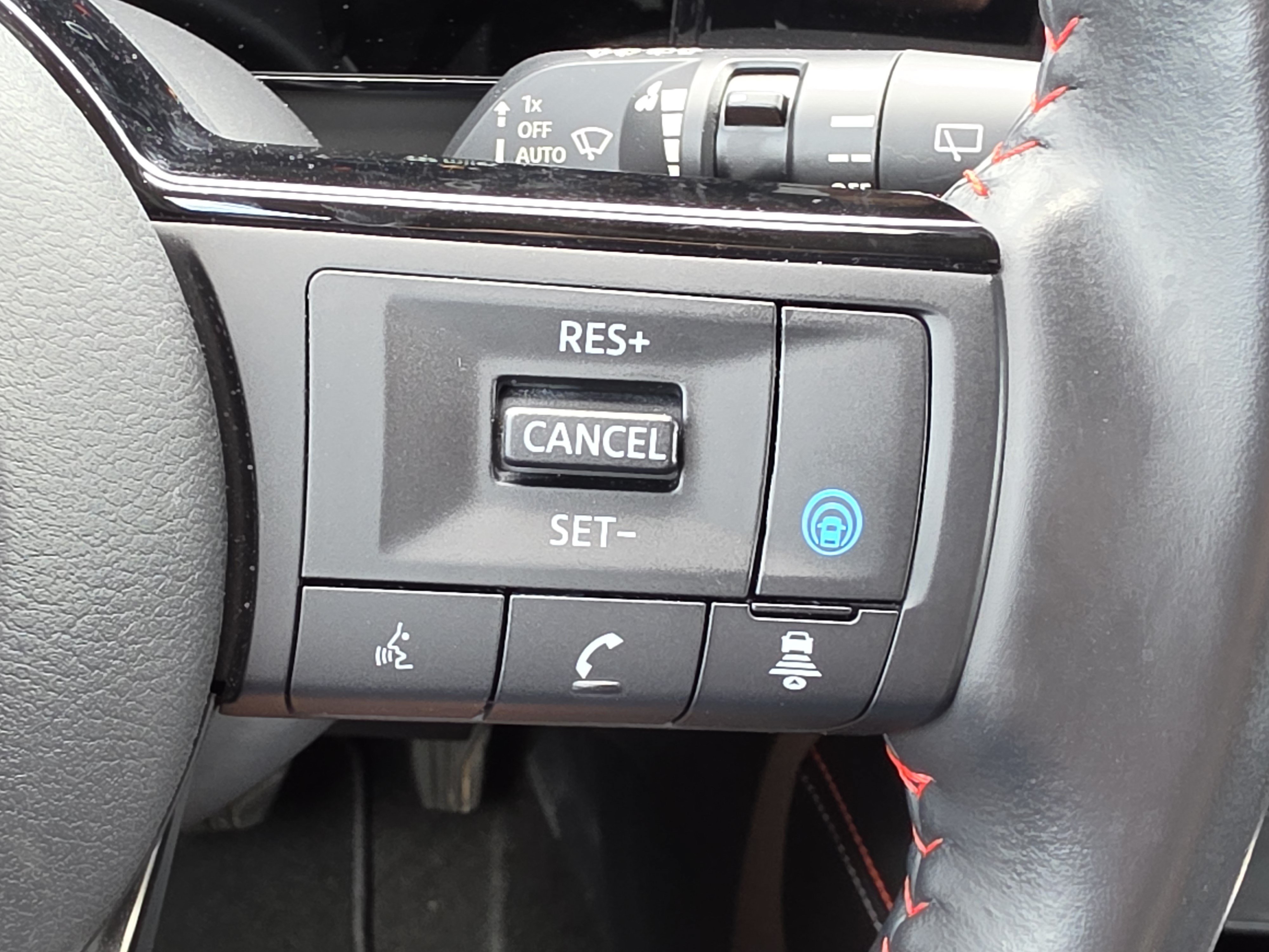 Used 2025 Nissan Kicks SR w/ SR Premium Package FWD image 18