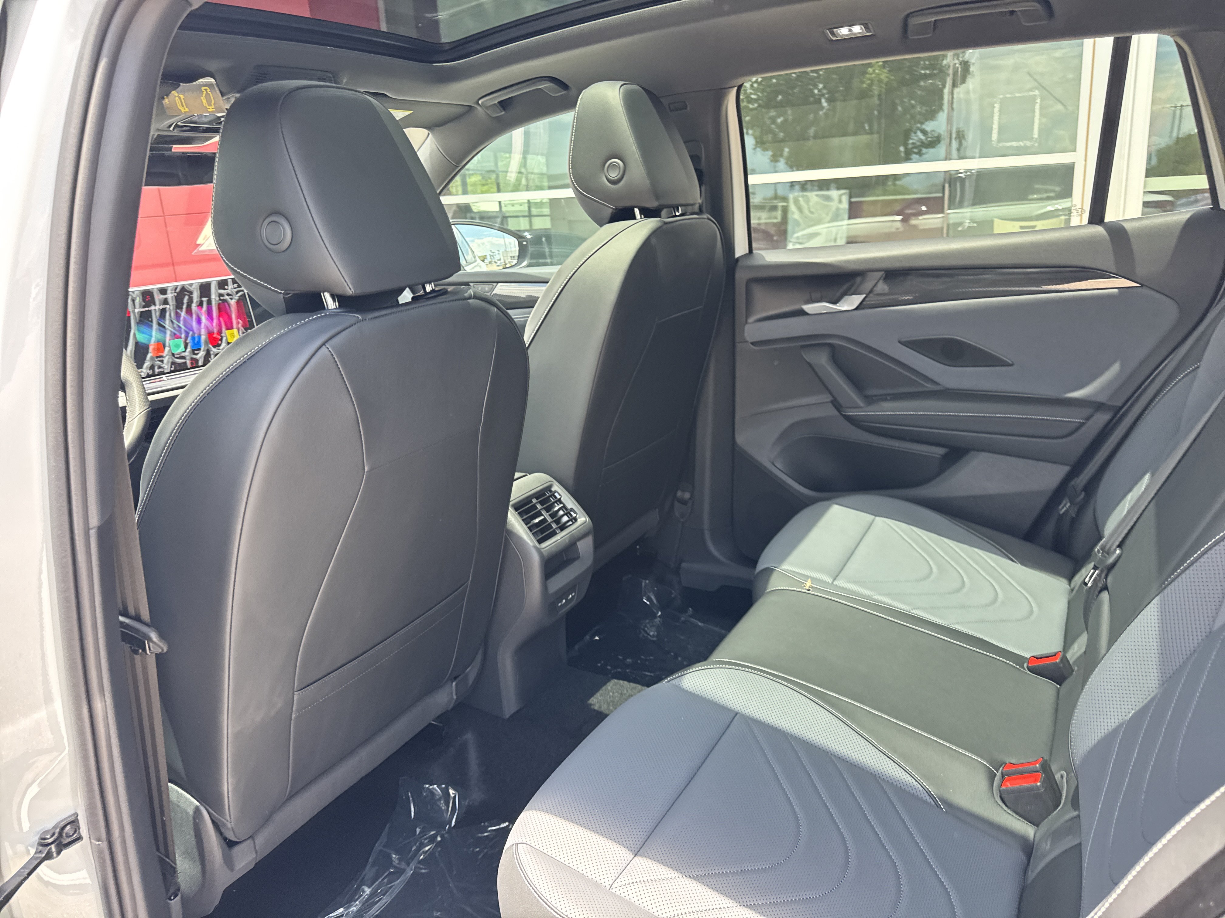 New 2026 Volkswagen Tiguan SE R-Line FWD image 19